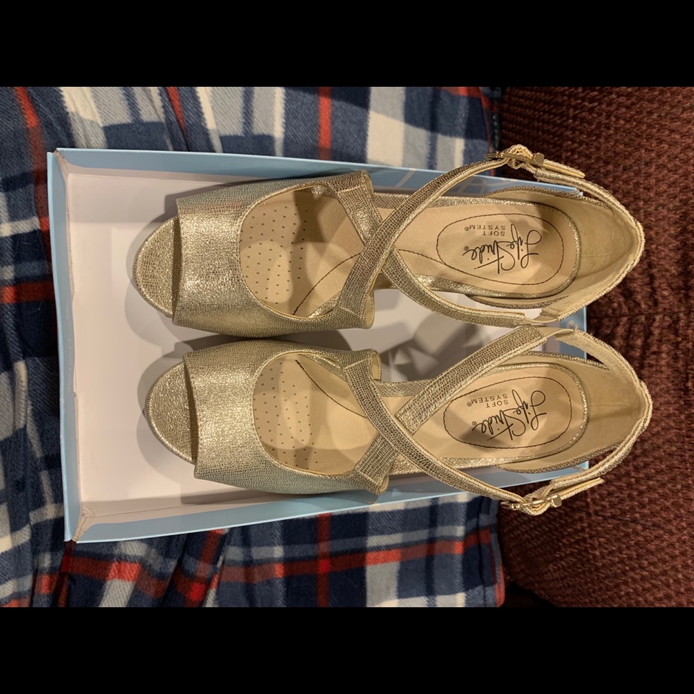 Life Stride high heel shoes